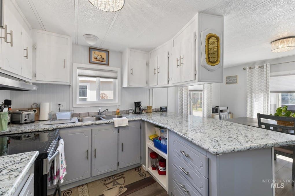 5573 Fairfax Ln — photo 11