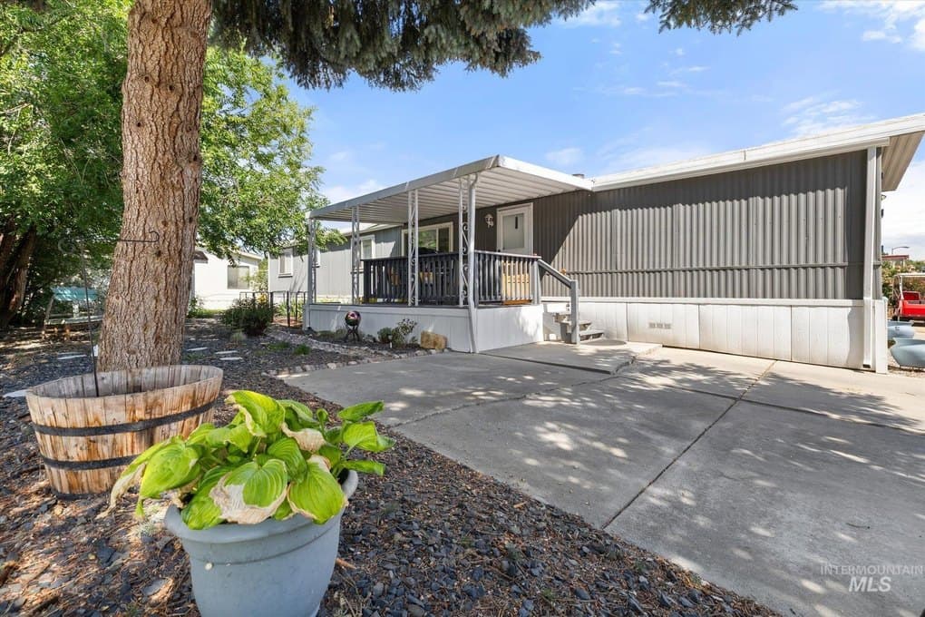 5573 Fairfax Ln — photo 3