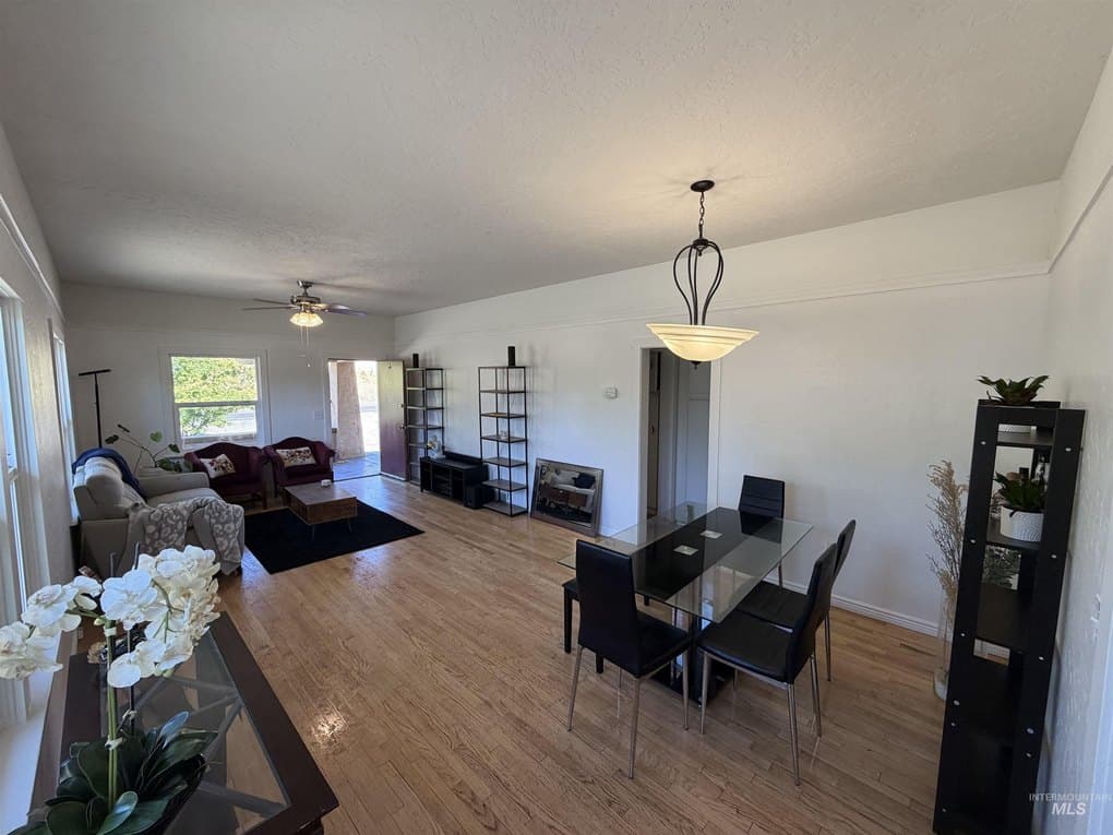 204 N Sugar St — photo 2