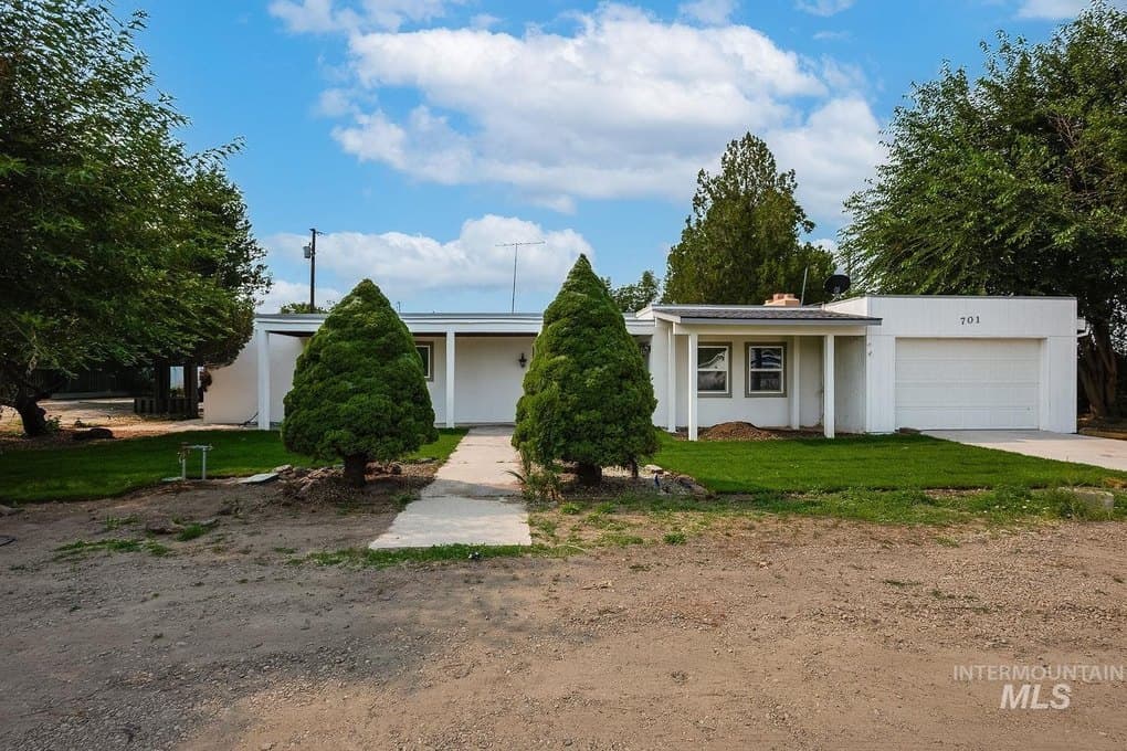 701 W Oregon Ave — photo 3