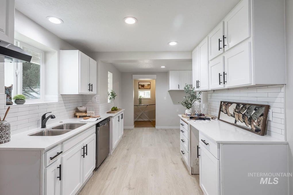 701 W Oregon Ave — photo 7