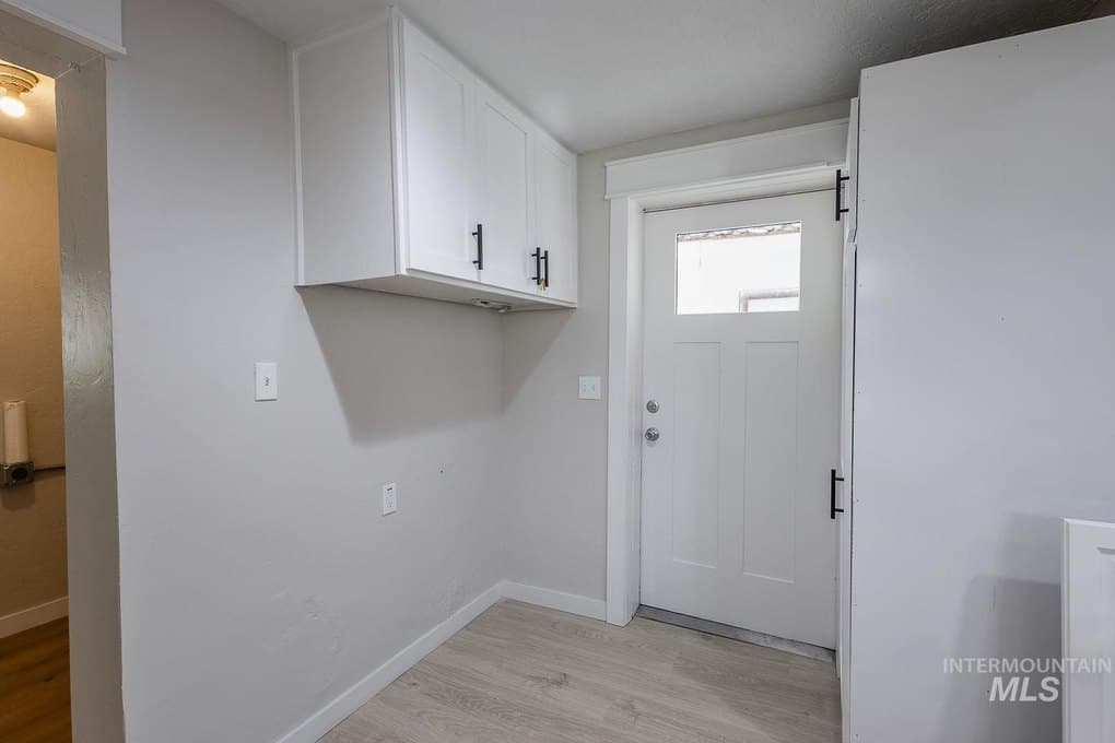 701 W Oregon Ave — photo 10