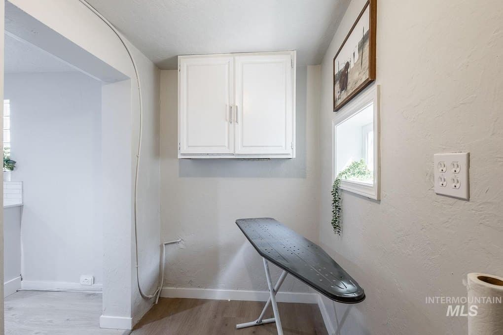 701 W Oregon Ave — photo 11