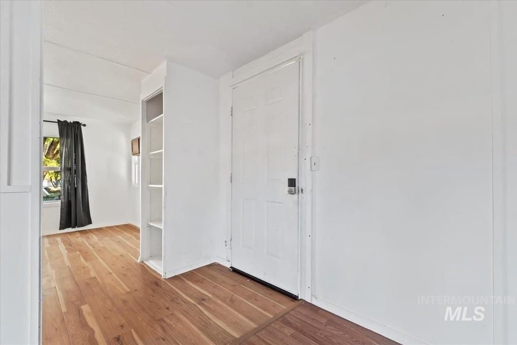 571 Caldwell Blvd — photo 4