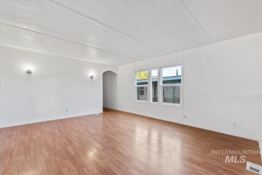 571 Caldwell Blvd — photo 10