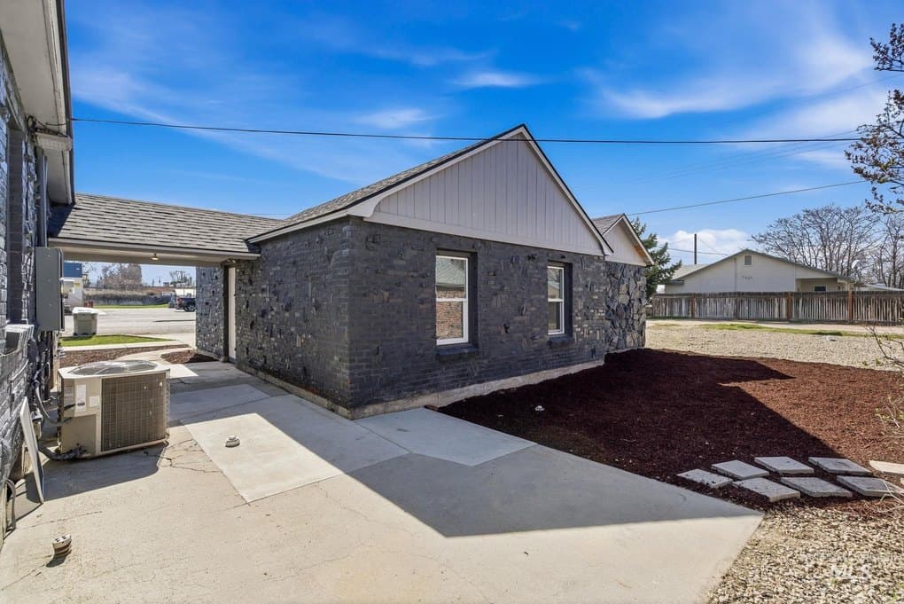 123 S Holly St — photo 4
